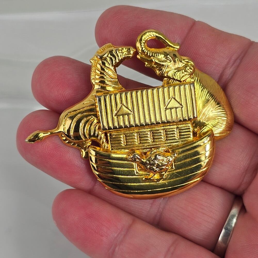 Premier Designs Noah's Ark Brooch Gold Tone